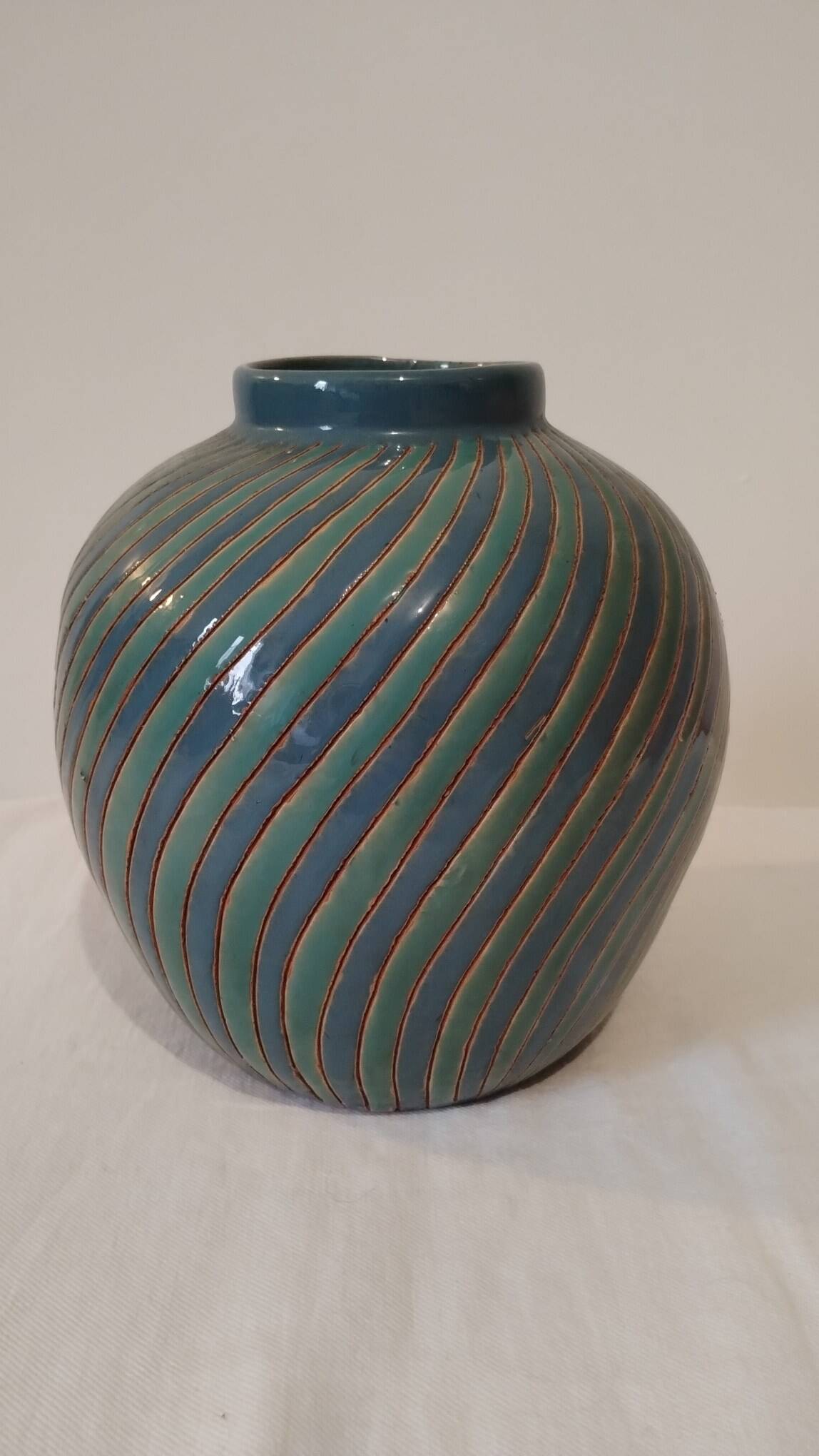 Two-tone glazed ceramic vase