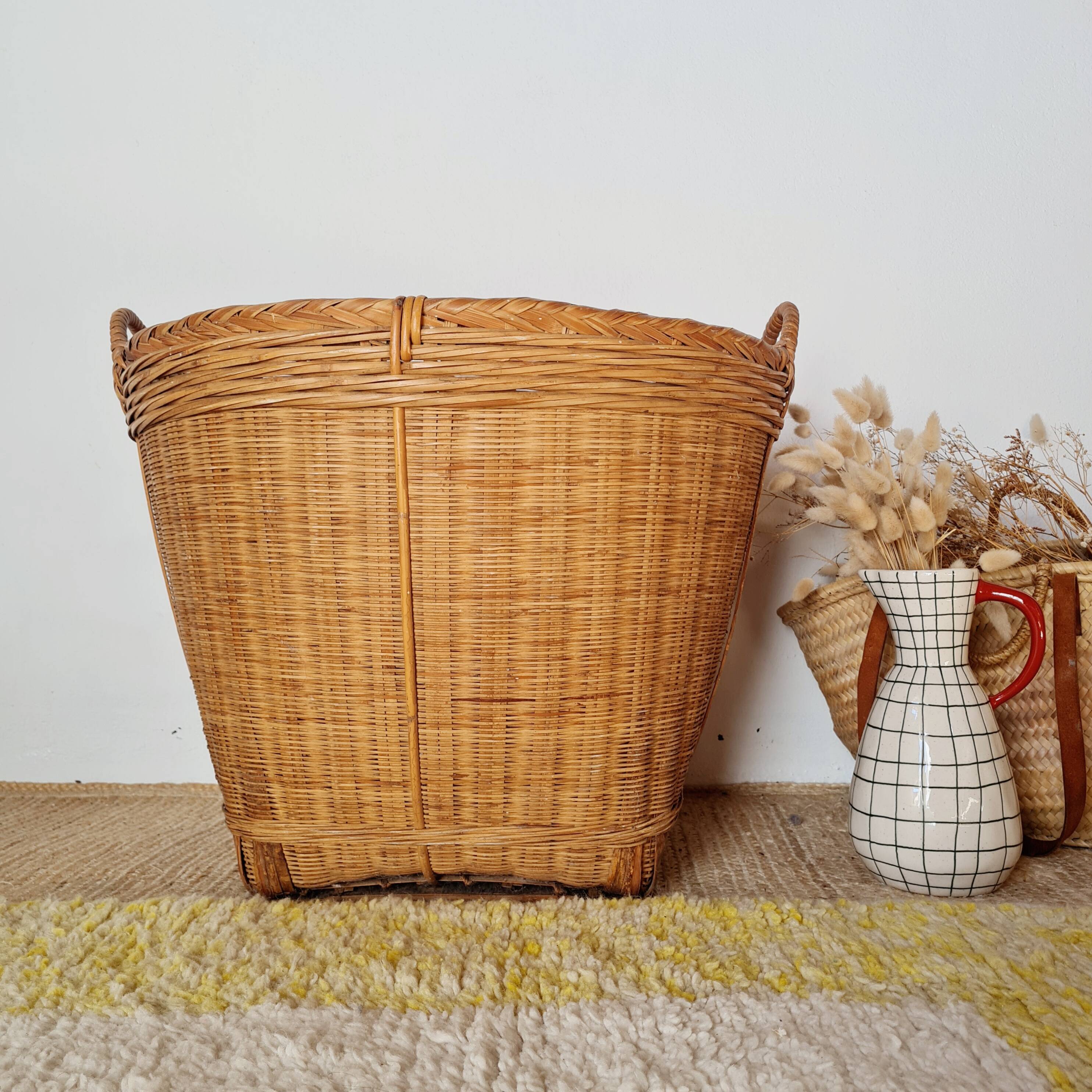 Storage basket for a plant pot in vintage rattan
