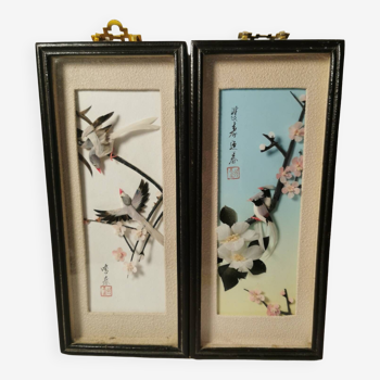 Adorable Paire de tableaux oiseaux à relief Chinois Asiatique Réalisés en Plume Vintage