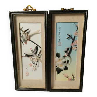 Adorable Paire de tableaux oiseaux à relief Chinois Asiatique Réalisés en Plume Vintage