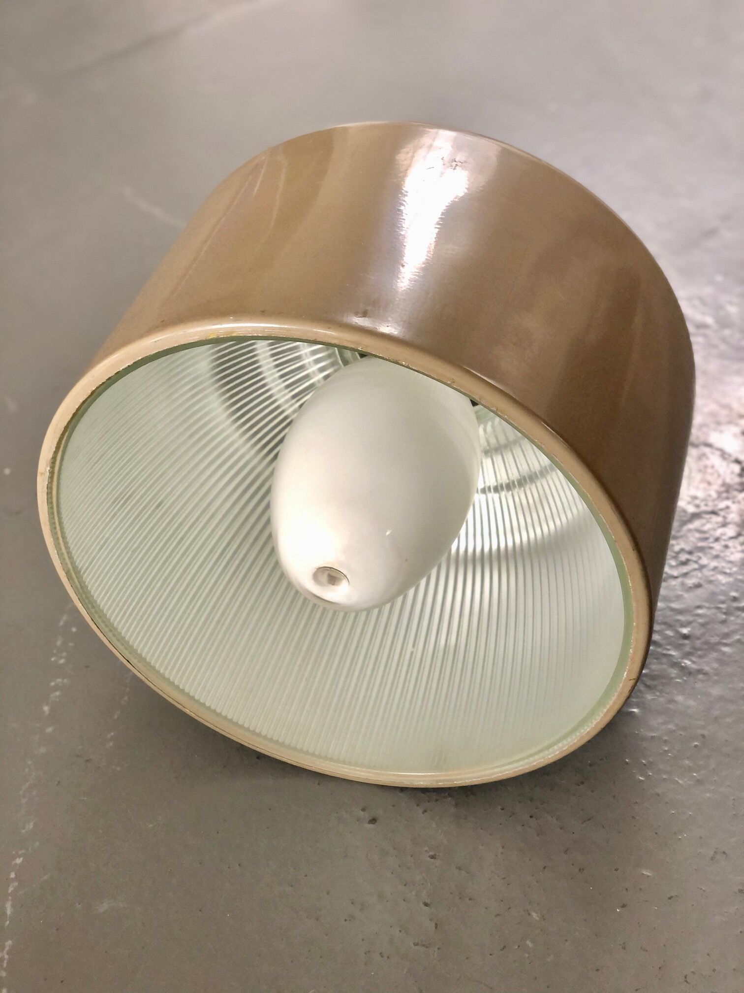 Industrial light pendant