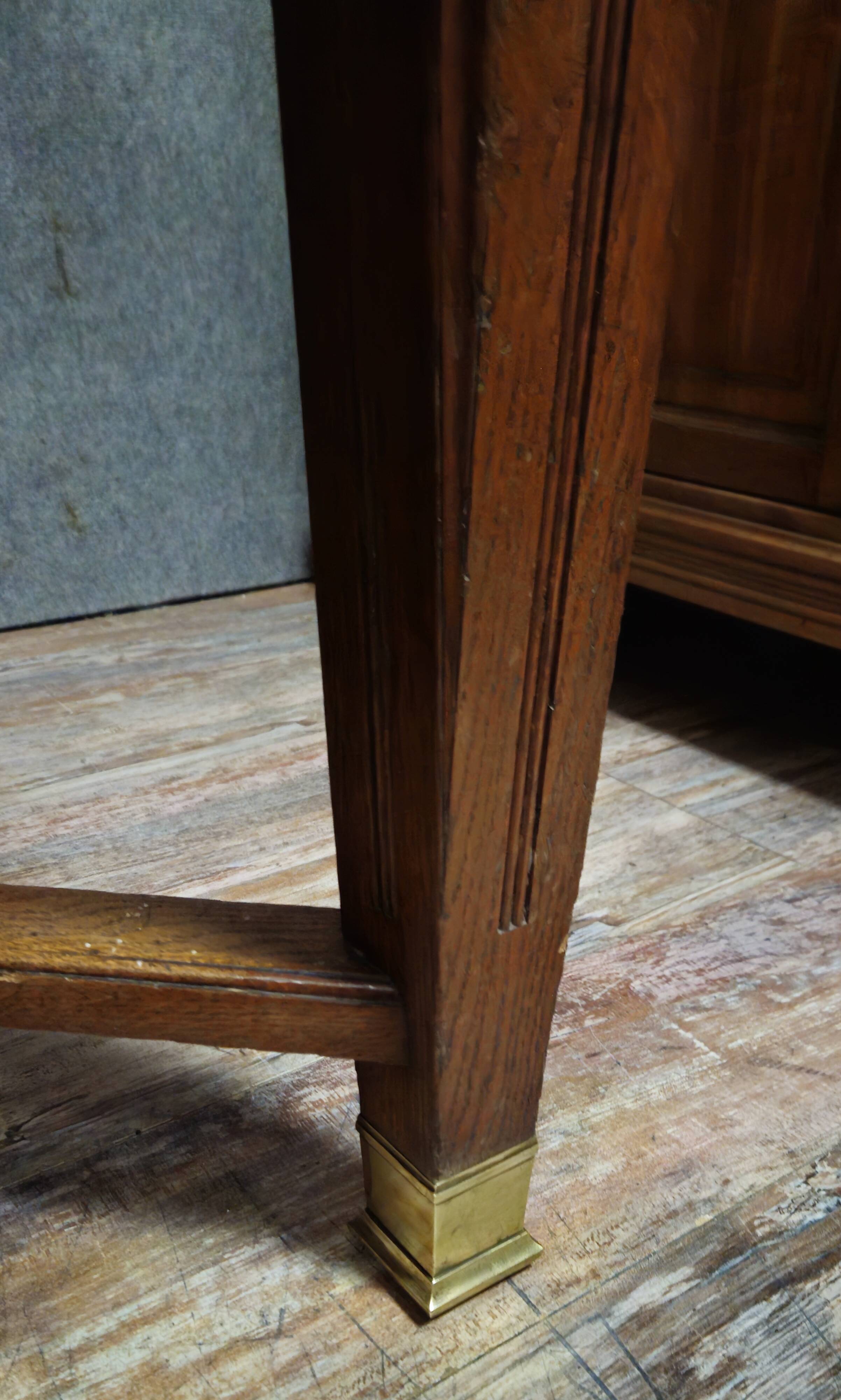 Important antique extendable wooden table – Inlaid top –