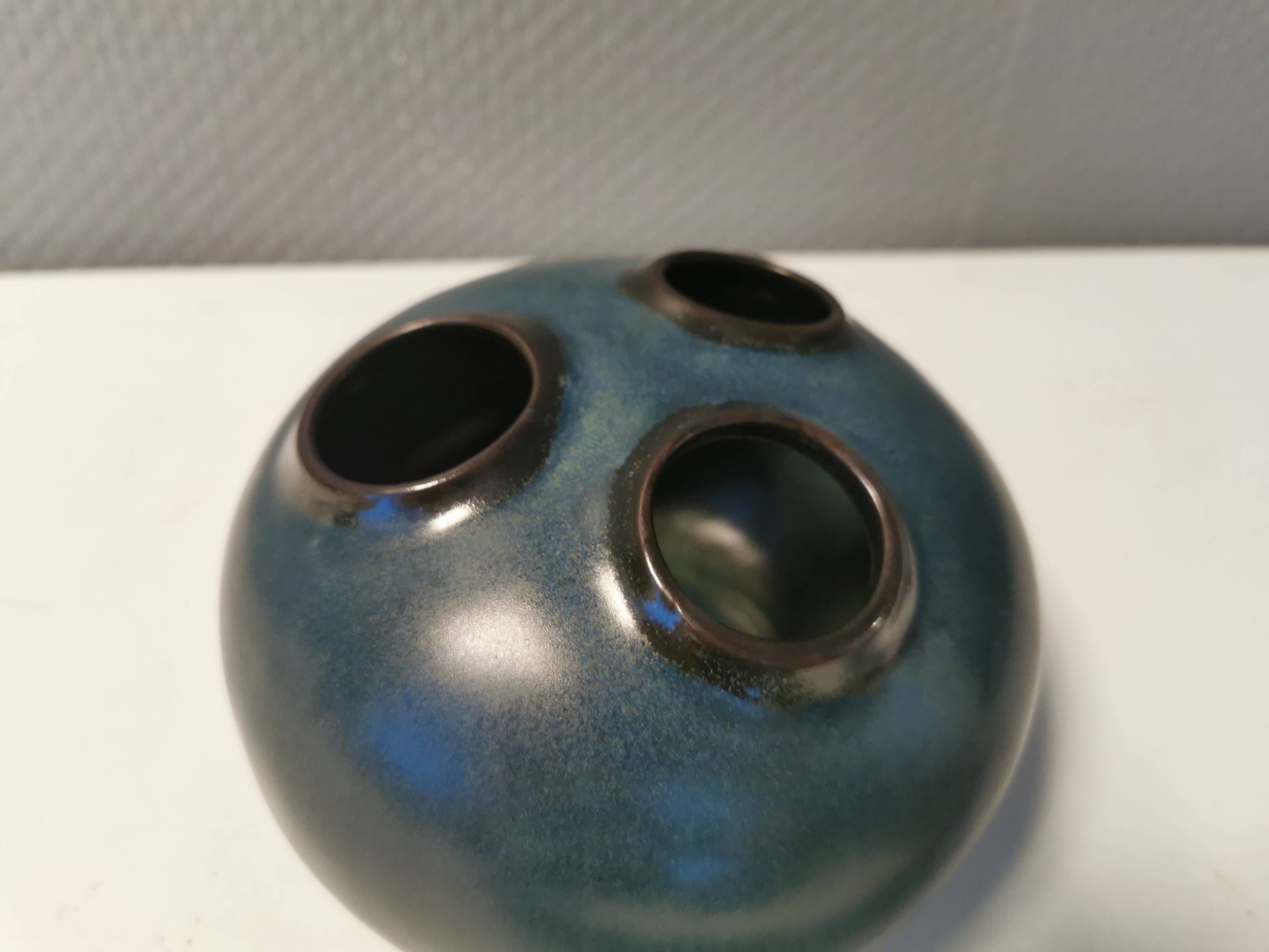 Vase by Kirsten Günther for Knabstrup Denmark. Model Trio