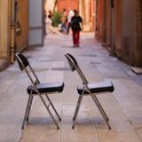 Vintage look folding chair