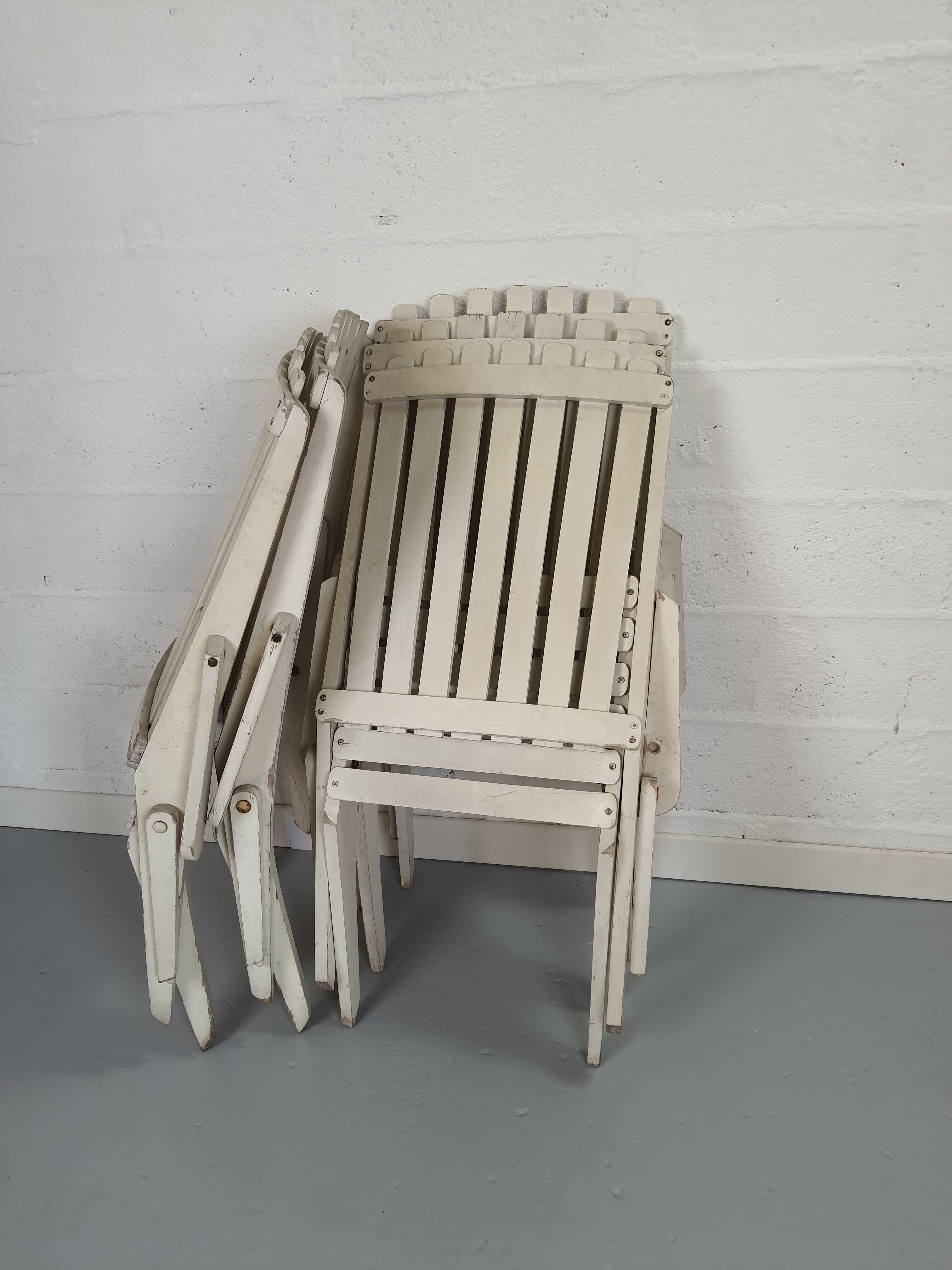 Lot 5 garden armchairs in vintage white wood