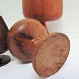 Cinq verres à pied en bois tourné vintage