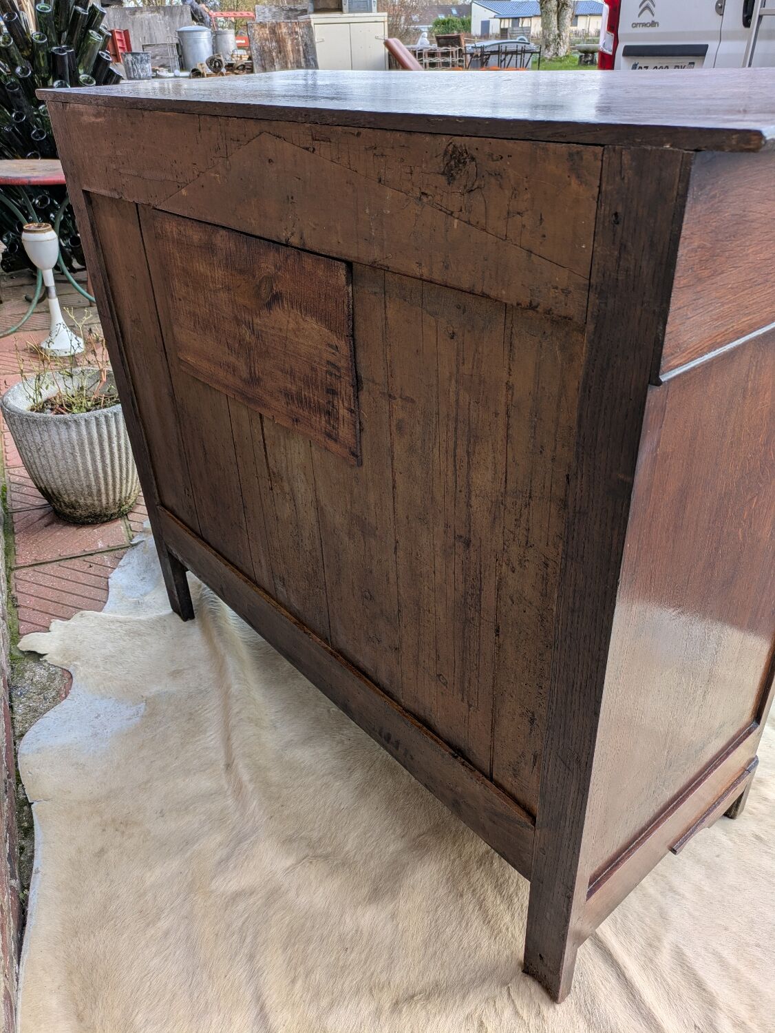 Oak chest of drawers