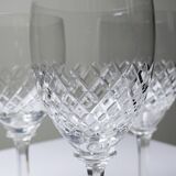 Set of three fine crystal port or aperitif glasses, Saint-Louis style.