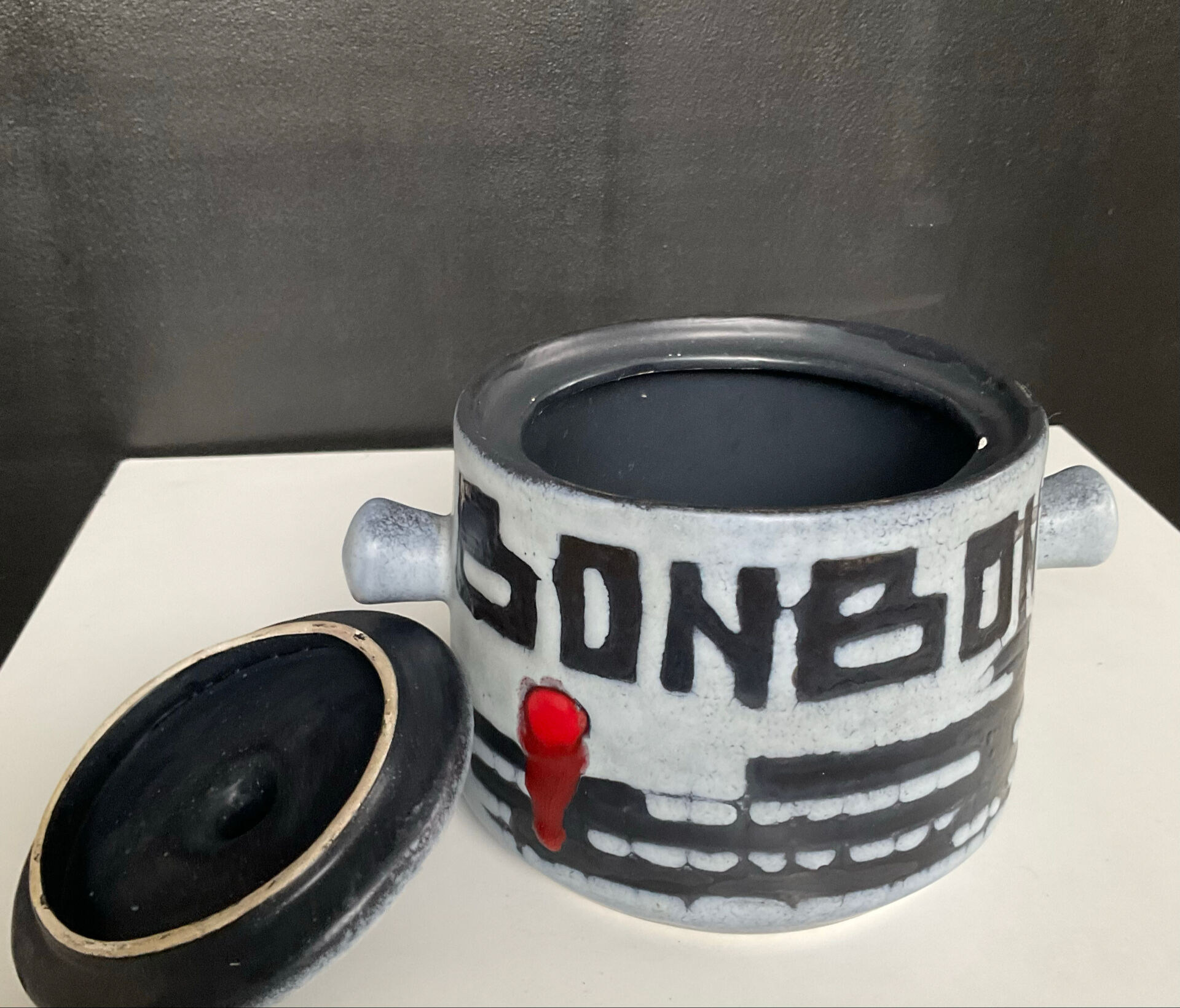 Vintage ceramic bonbonnière from Vallauris, signed.
