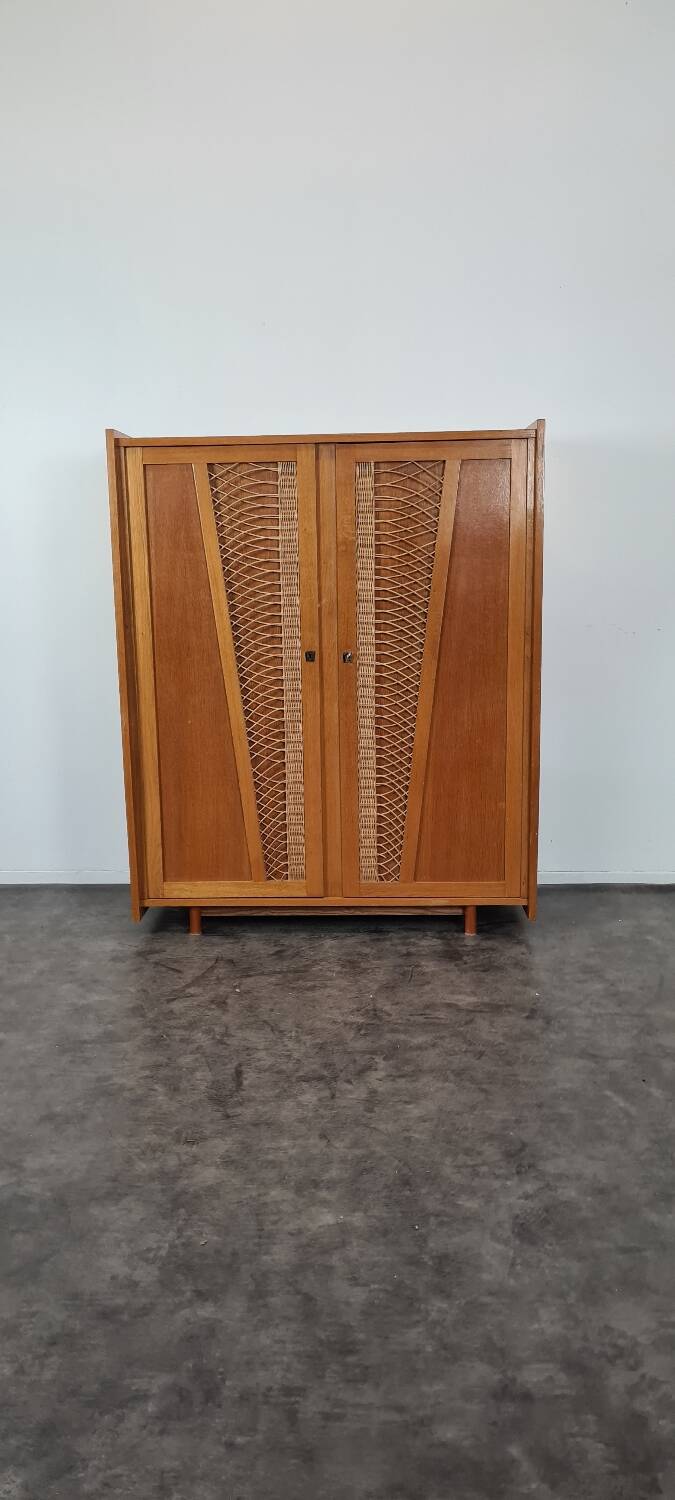 Armoire vintage