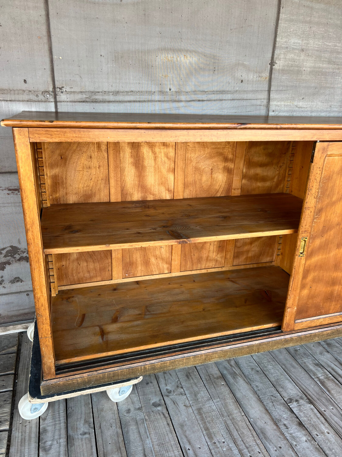 Sliding door counter