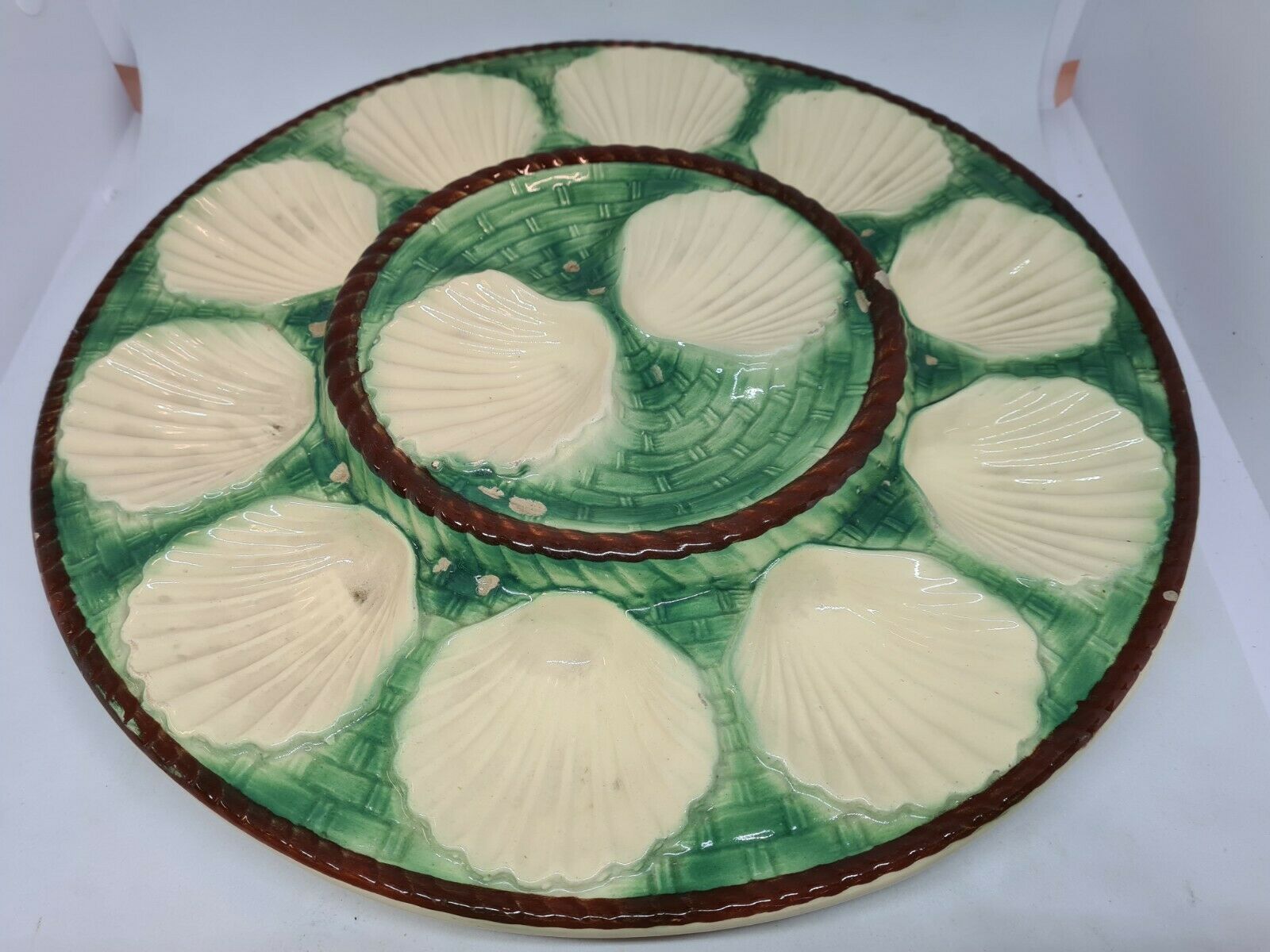 Majolica shell dish