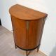 Cabinet demi-lune Biedermeier en bois de cerisier et laiton, France, années 1810