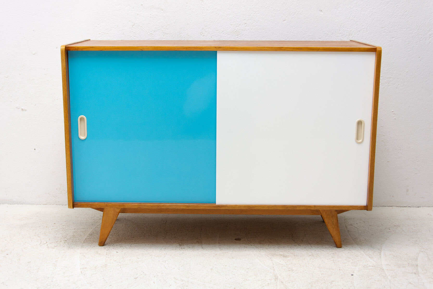 Fully restored mid century sideboard U-452 by Jiří Jiroutek, 1960´s, Czechoslovakia