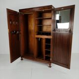 Superbe armoire anglaise Art Déco en loupe de noyer signée Waring & Gillow – vers 1900-1932