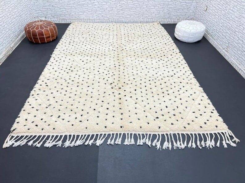 Berber rug in pure wool, black and white, size 150 x 250 cm.