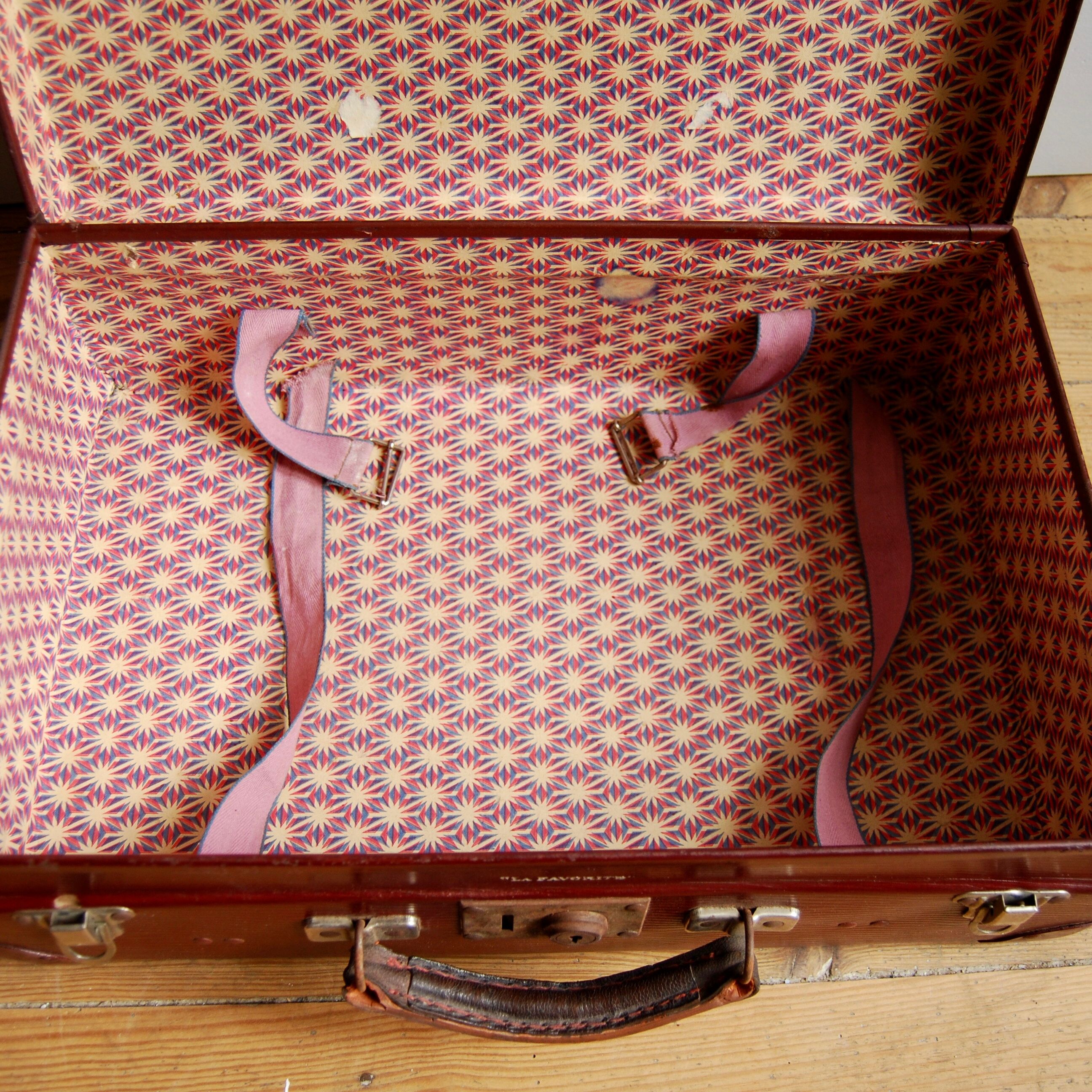 "The favorite" bordeaux vintage suitcase