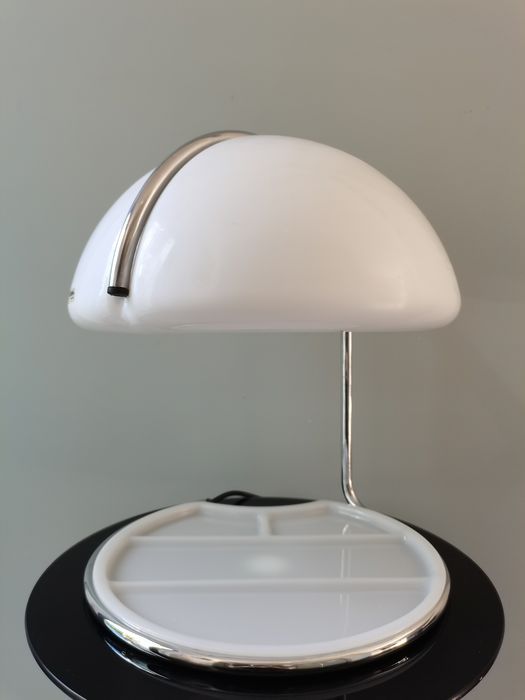 Conchiglia table lamp by L. Massono e l Buttura for iGuzzini