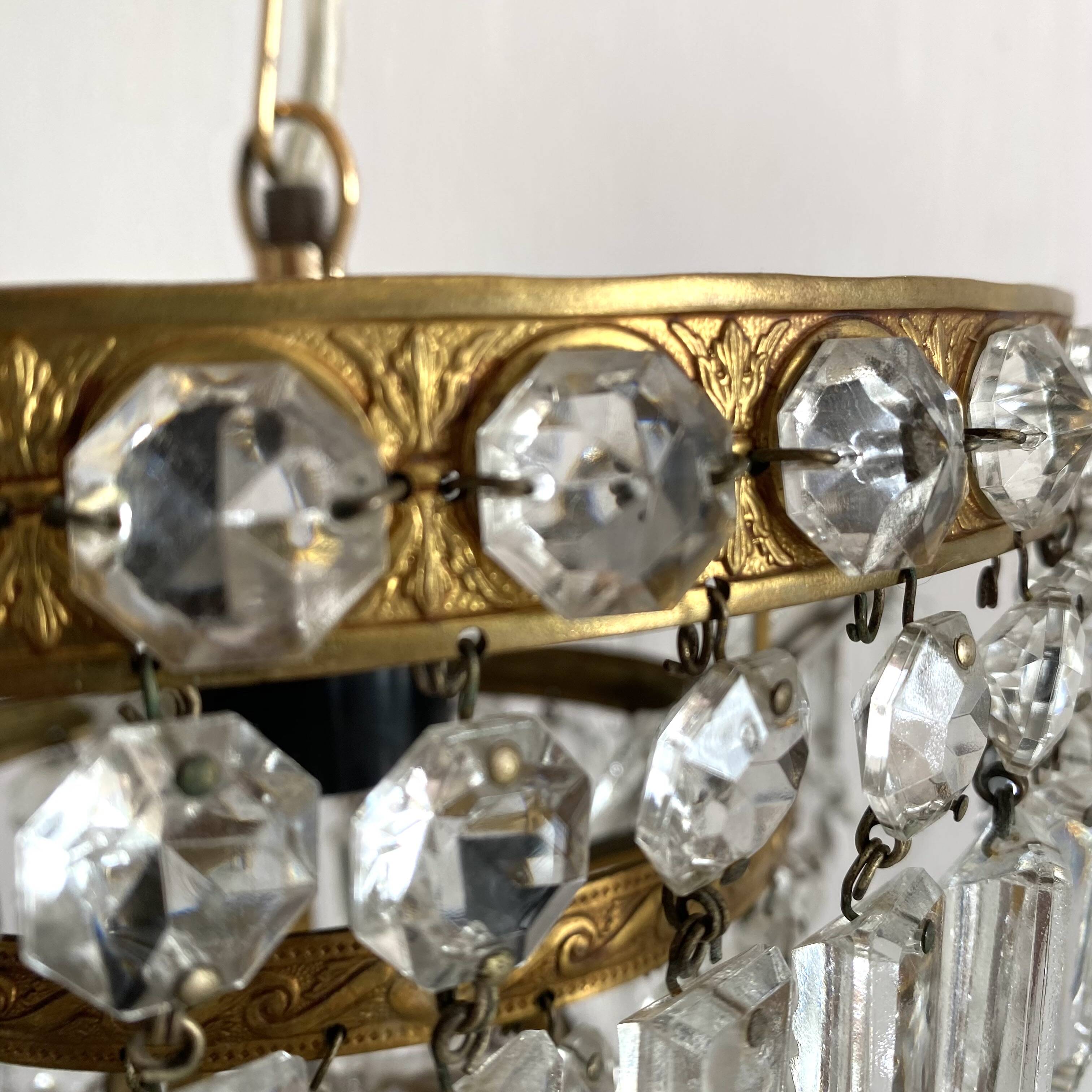 Ceiling light or pendant light with tassels