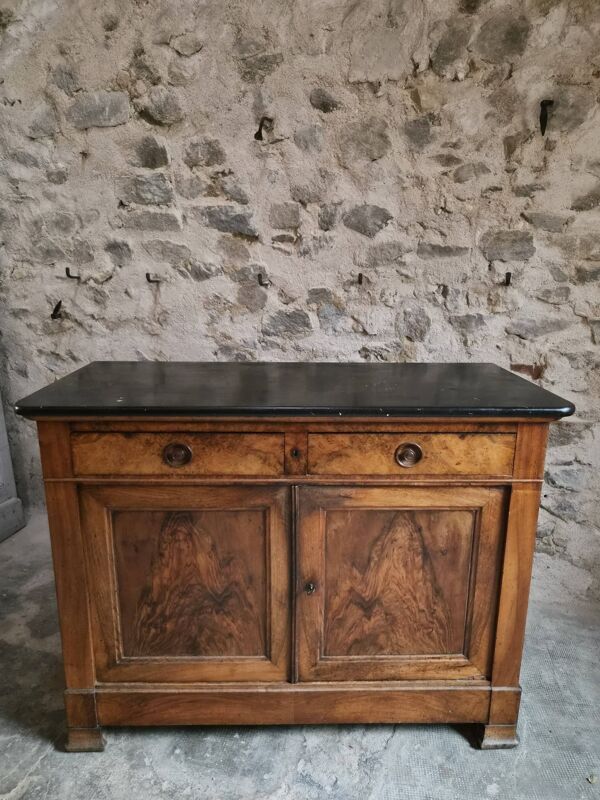 Buffet français Louis Philippe en noyer avec plateau en marbre noir, France, vers 1840–1860