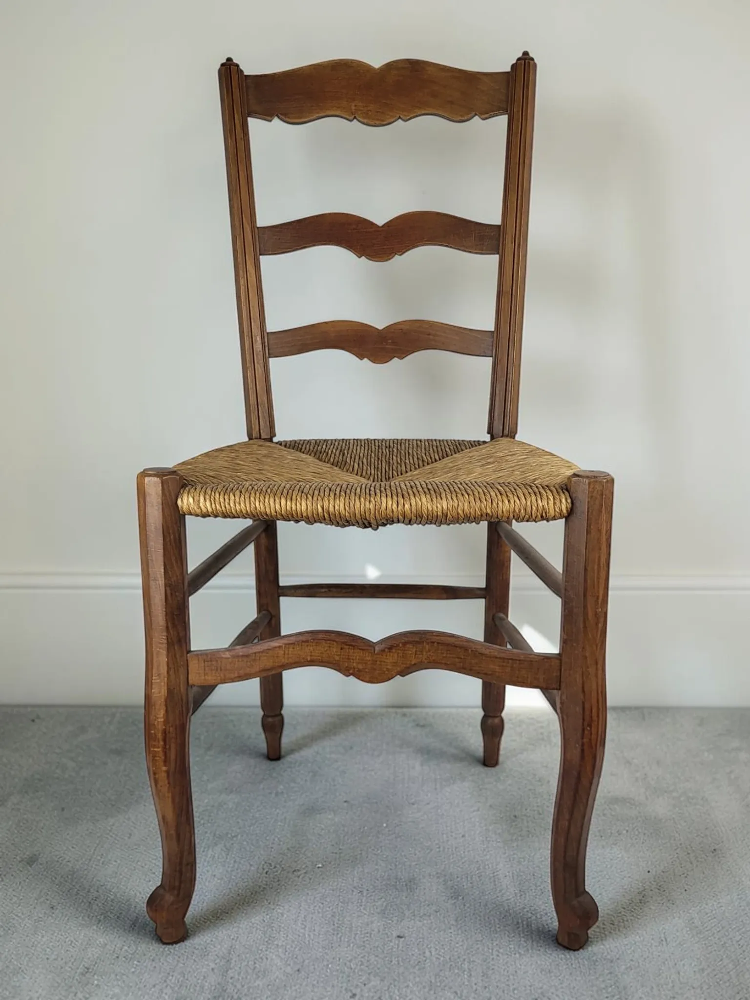 Rush seat chair in Country style / Provincial Louis XV