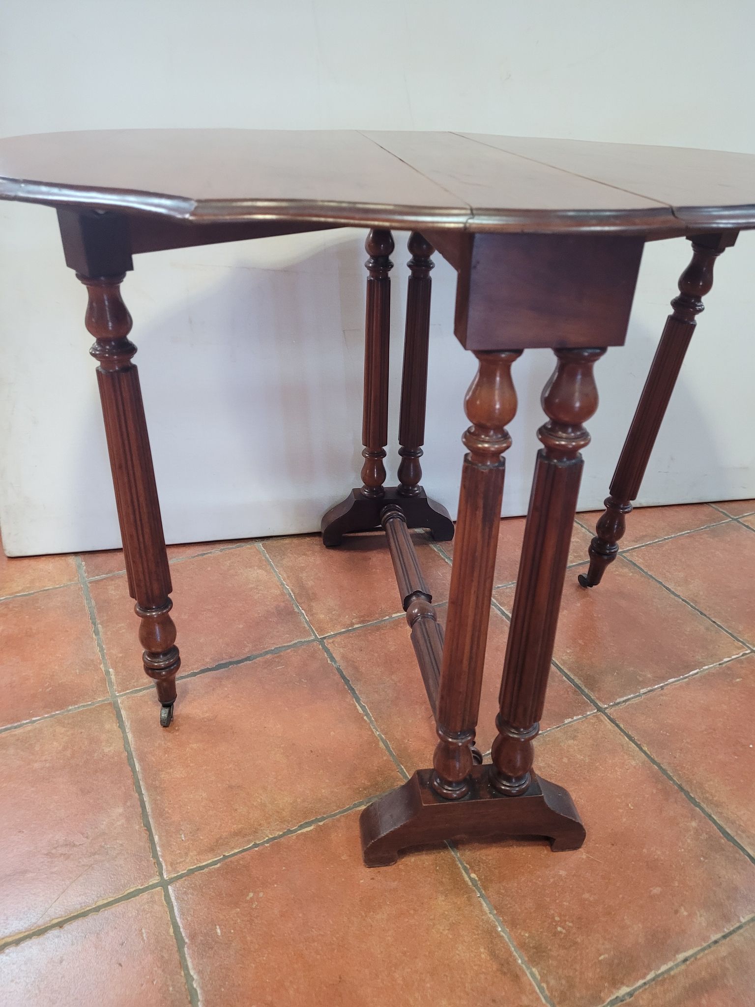 Table get leg en acajou