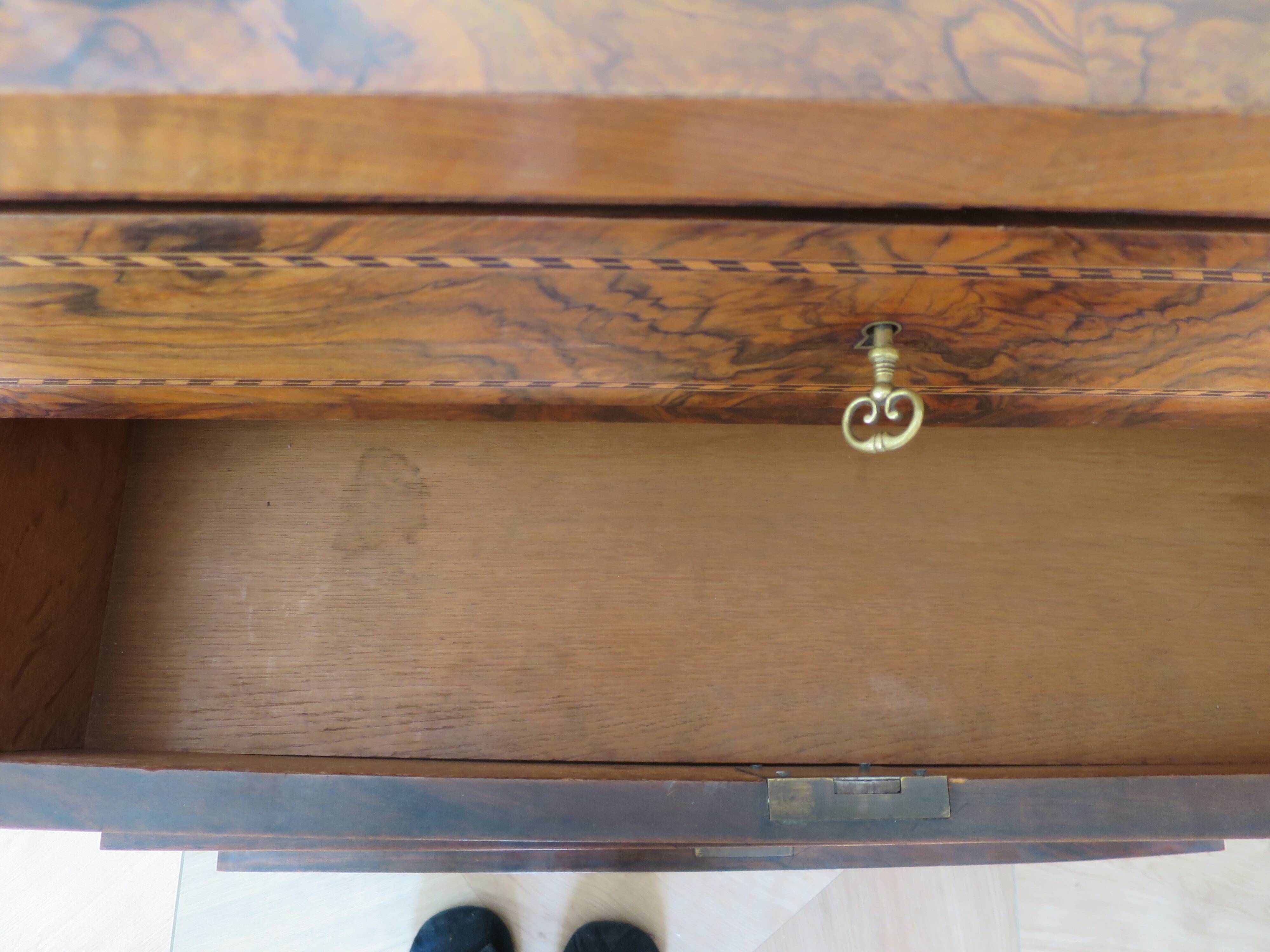 Antique oak burr chest of drawers - 4 drawers - marquetry inlay from the early 21st century