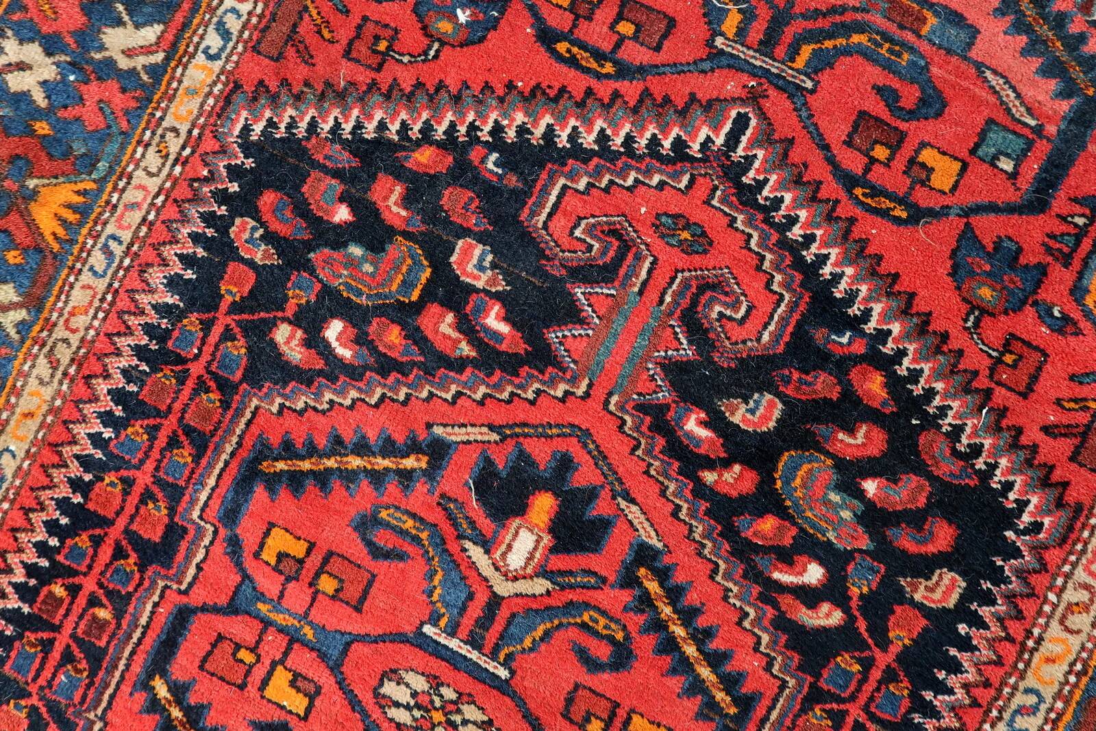 Handmade vintage Persian Hamadan rug 137cm x 194cm, 1960s