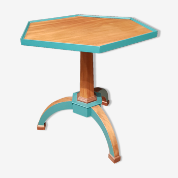 Pedestal table