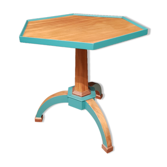 Pedestal table