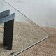 Table de salon postmoderne, structure en métal noir et en verre, années 80.