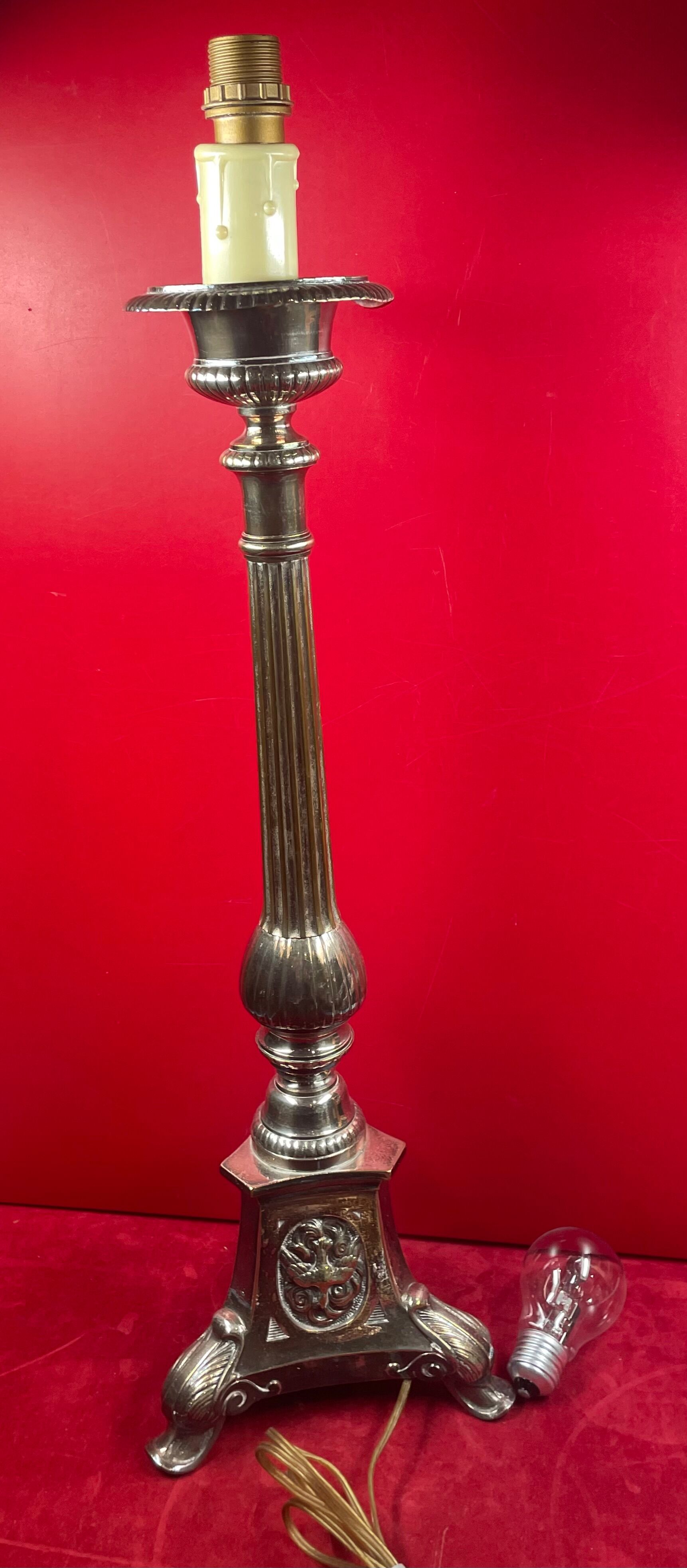 Lamp foot column regulates silver tripod foot