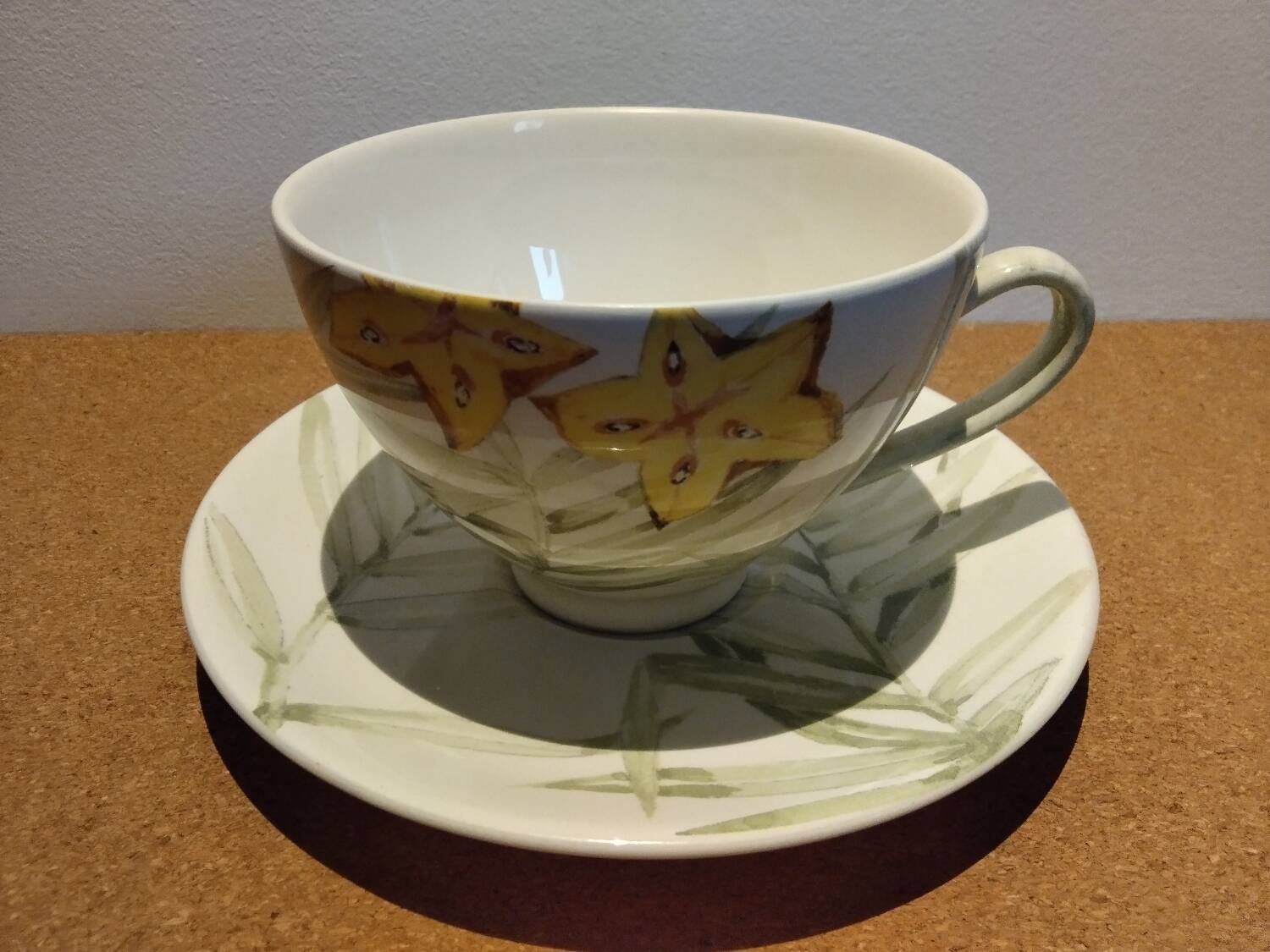 2 tasses et leurs soucoupes assorties de la célèbre manufacture gien,