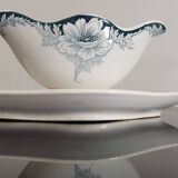 Saucière de St Amand et Hamage, terre de fer modèle Suzanne fleurs vertes