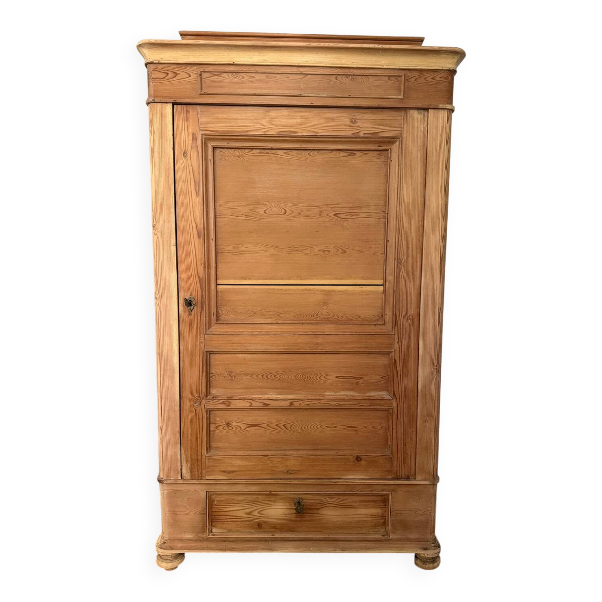 Small Parisian wardrobe "bonnetière"