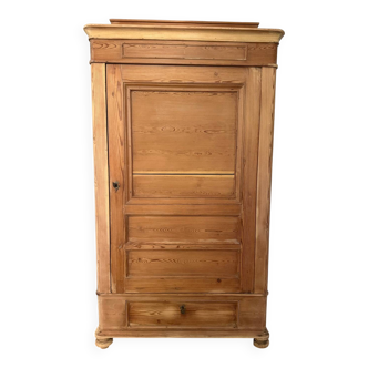 Small Parisian wardrobe "bonnetière"