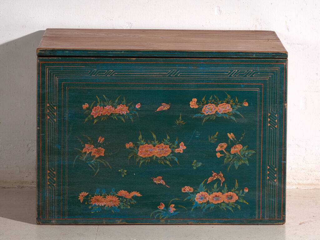 Antique Chinese chest in green lacquered elm – China, circa 1900