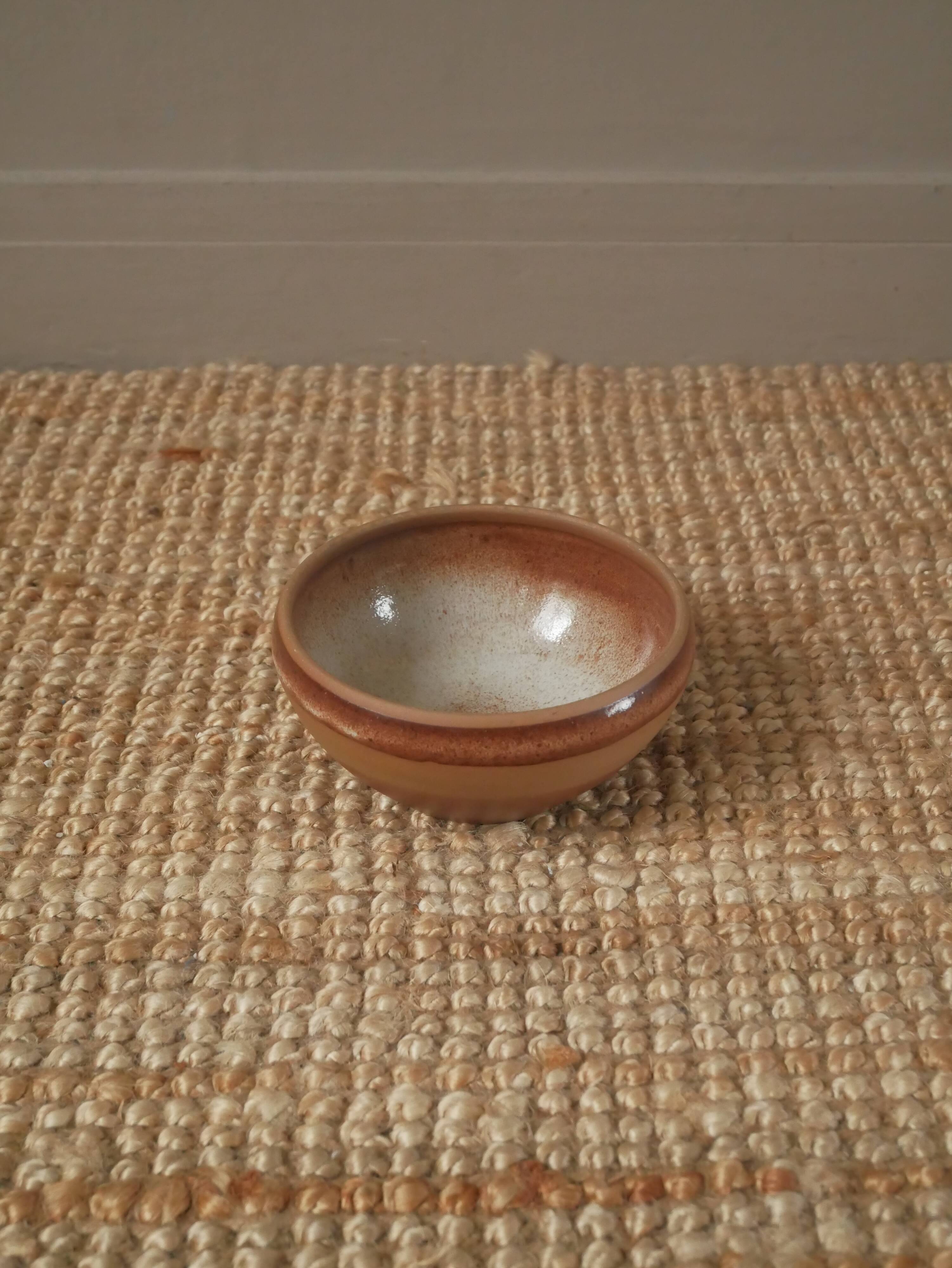 Ceramic stoneware bowl handmade pottery artisanal manufacturing Scandinavian country decoration