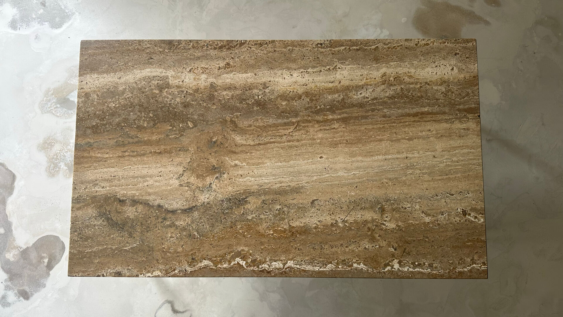 Table basse travertin et laiton