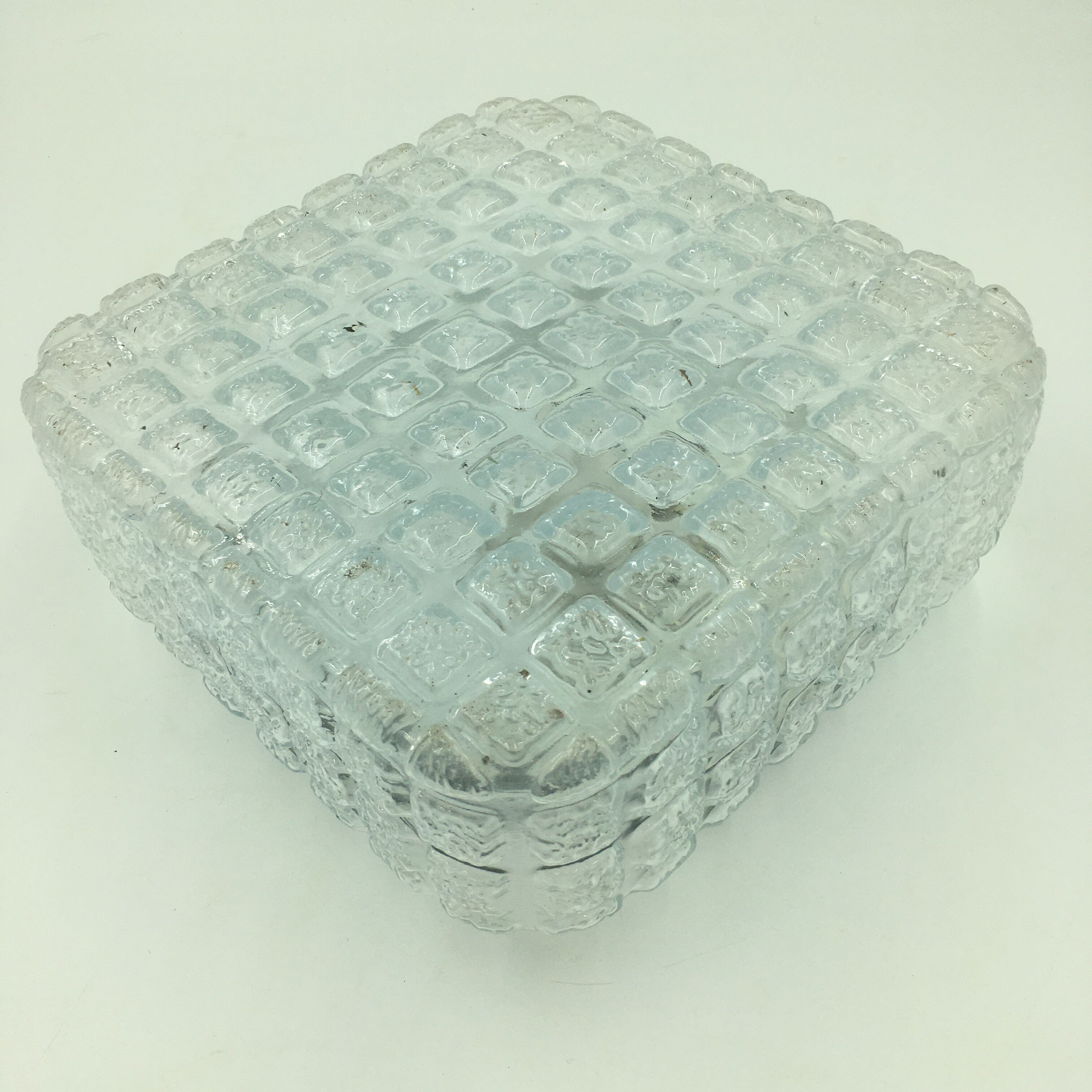 Ceiling lamp in molded glass with relief