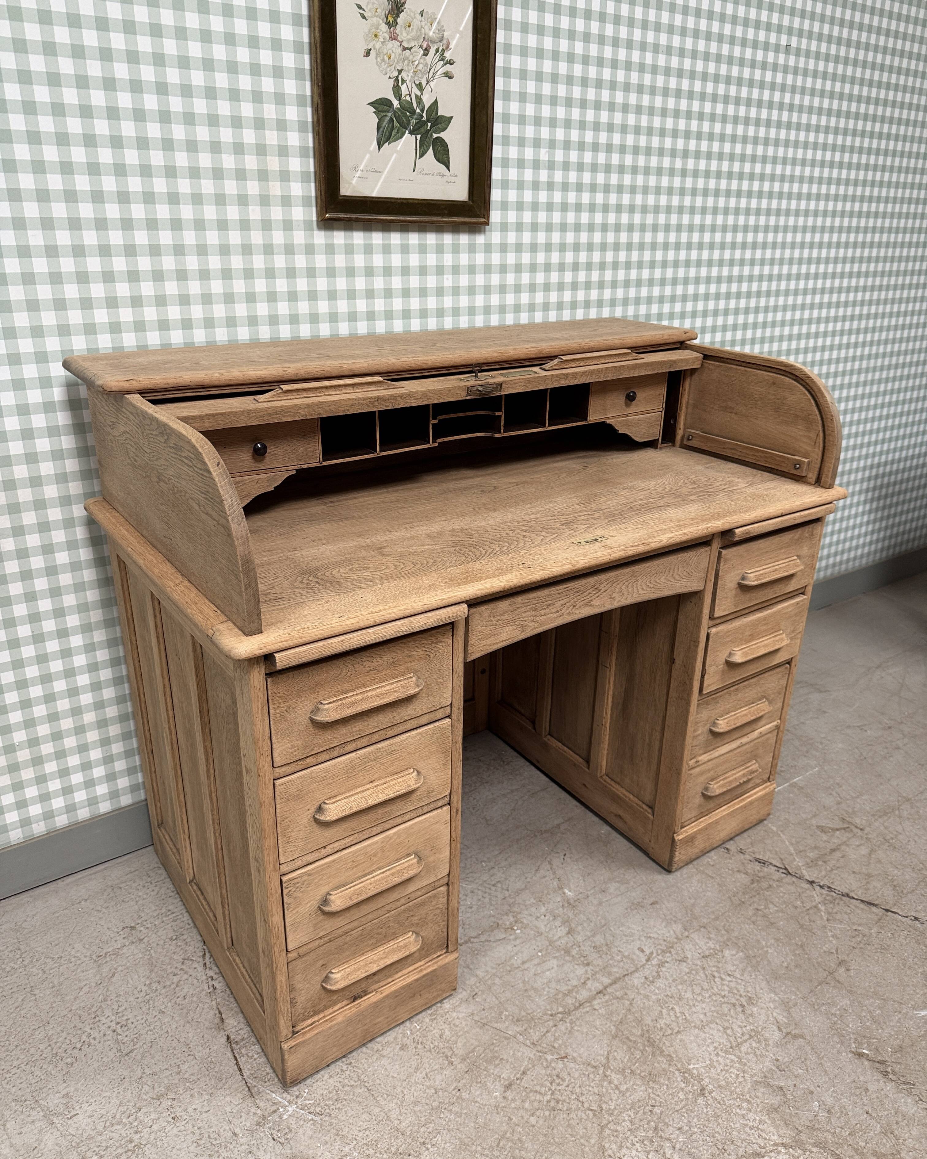 American cylinder desk (renovated)