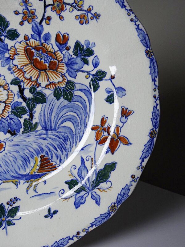 Paire d’assiettes anciennes Gien modèle ''Coq & Pivoines'' faïence vers 1900