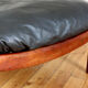 Fauteuil lounge et ottoman scandinave vintage cuir 1960