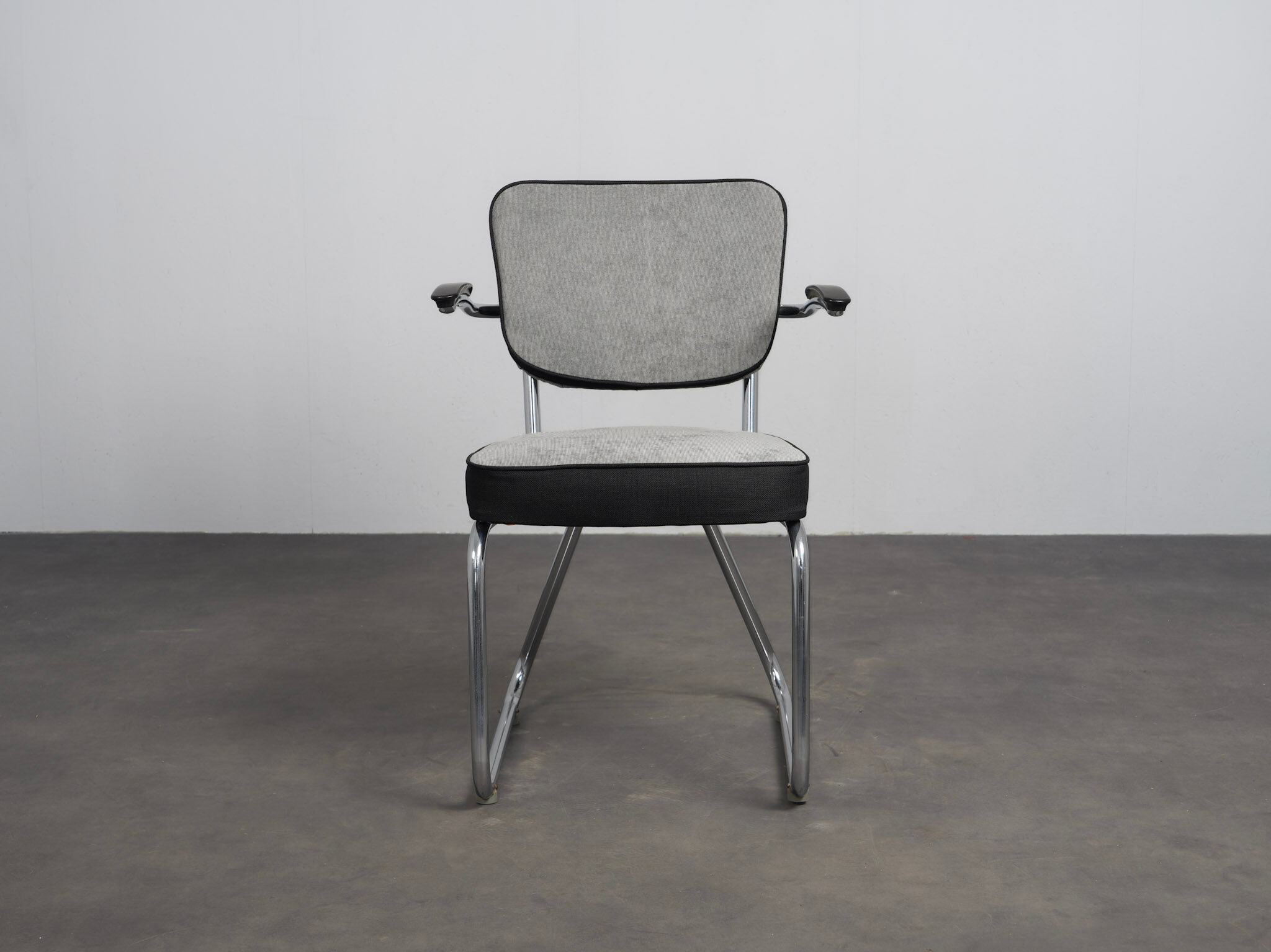 Fauteuil moderniste par Ahrend de Cirkel, Pays-Bas, années 1960.