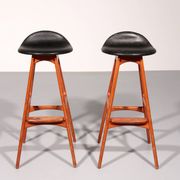 Tabouret de bar design en bois et cuir noir par Erik Buch 1960