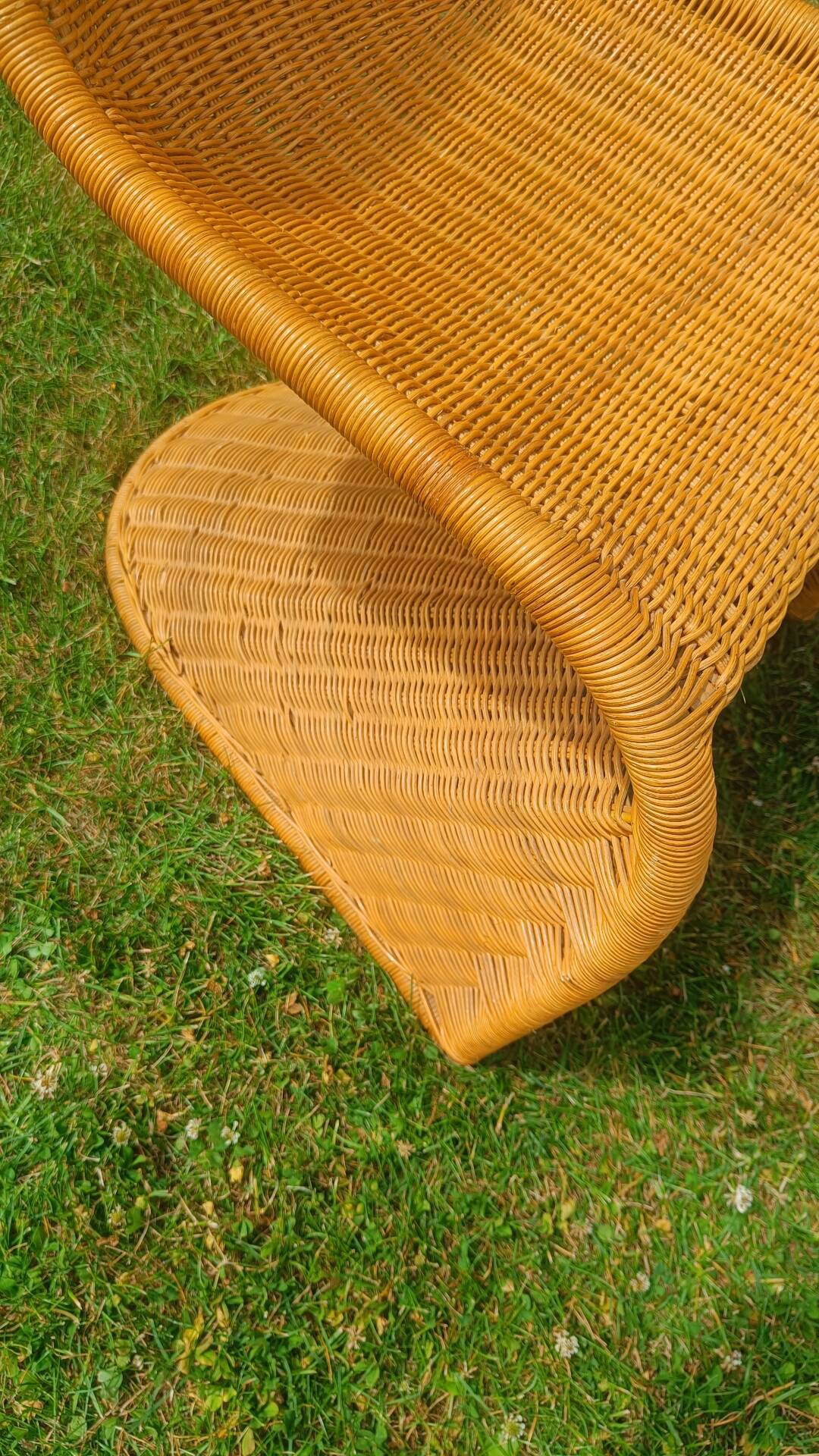 Vintage rattan chairs – cantilever design in the style of Panton – 1970s