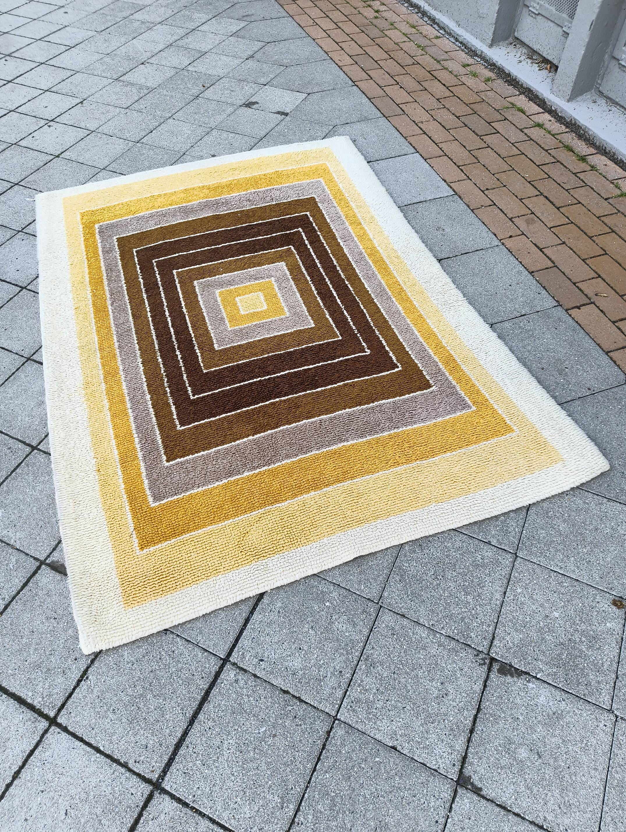 tapis scandinave dans le style de Verner Panton