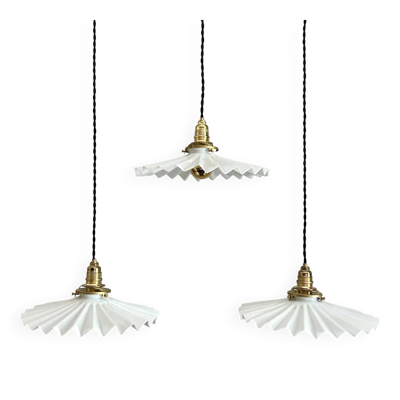 trio de suspensions en opaline crénelée