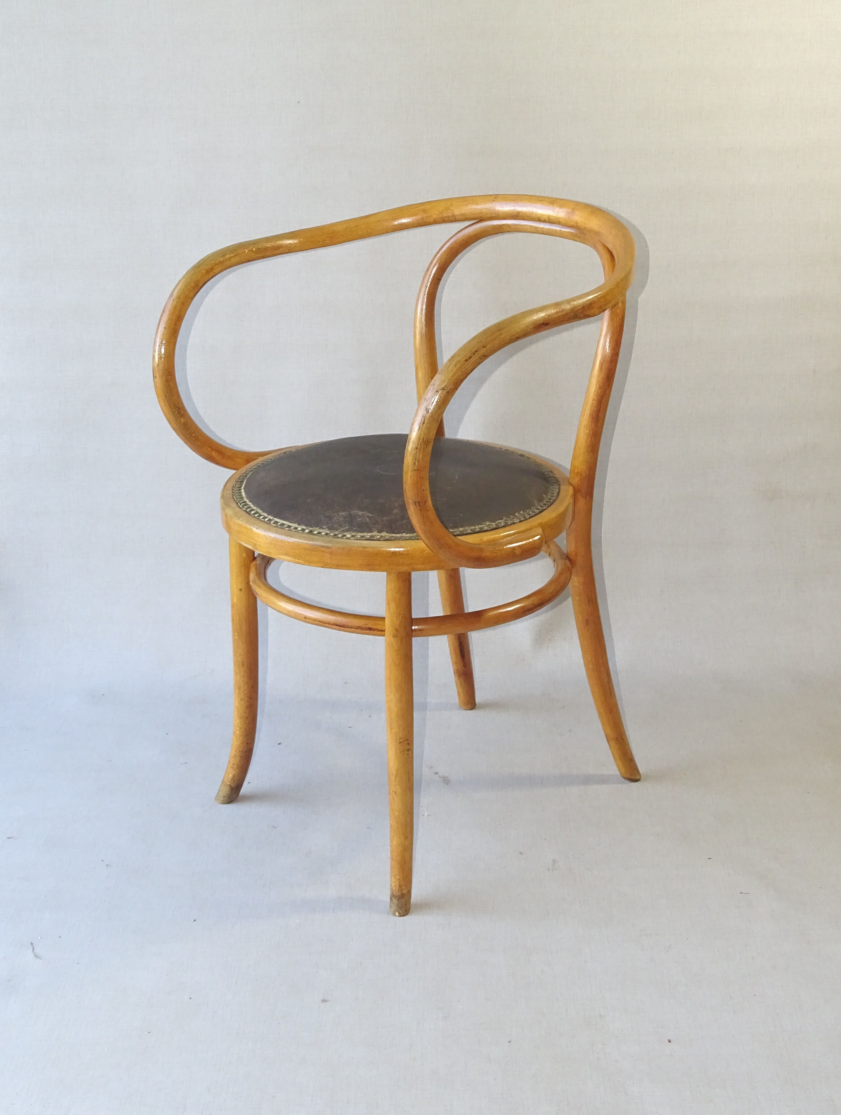 Office chair B9 called Le Corbusier by Baumann 1925