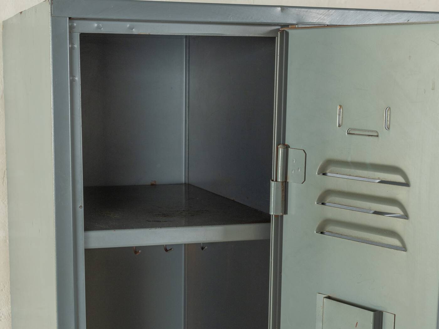 Armoire en acier des années 1960